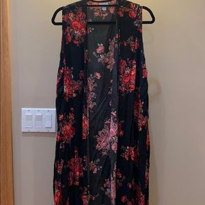 Lularoe Joy Vest red roses NWT Large